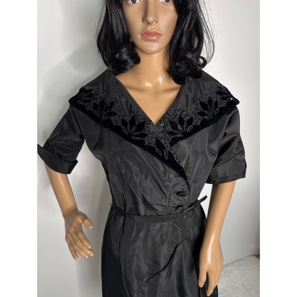 Vintage 1950s Black Cocktail belted Dress w/ Velvet Sequin Collar medium - Picture 15 of 16